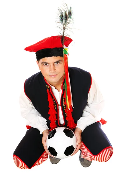 Polska mannen i en traditionell outfit med fotboll — Stockfoto