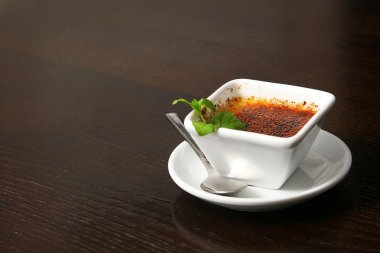 Creme brulee smal beyaz fincan tablo