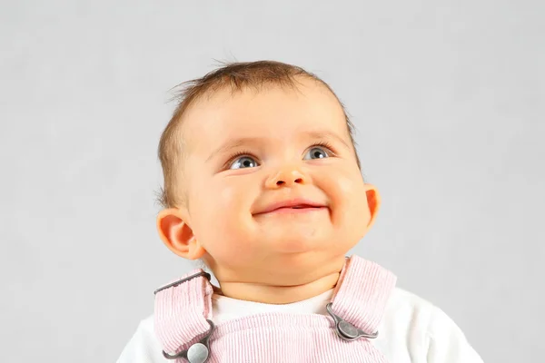 Küçük Bebek Beyaz Arka Plan Üzerinde Gülümseyen Mutlu — Stok fotoğraf