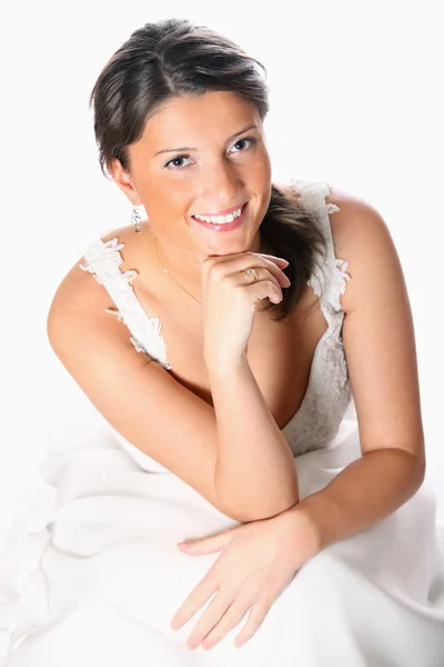 Retrato Uma Bela Jovem Noiva Sentadacontra Fundo Branco — Fotografia de Stock