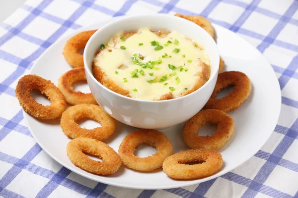 Onion soup and onion rings — Stock Photo, Image