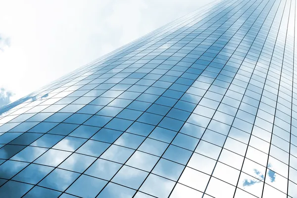 Edifício Vidro Highrise Com Reflexo Skz Nuvens — Fotografia de Stock