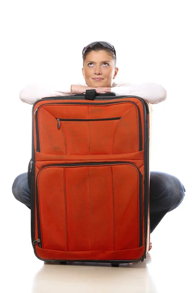 Kvinna med en stor resväska — Stockfoto
