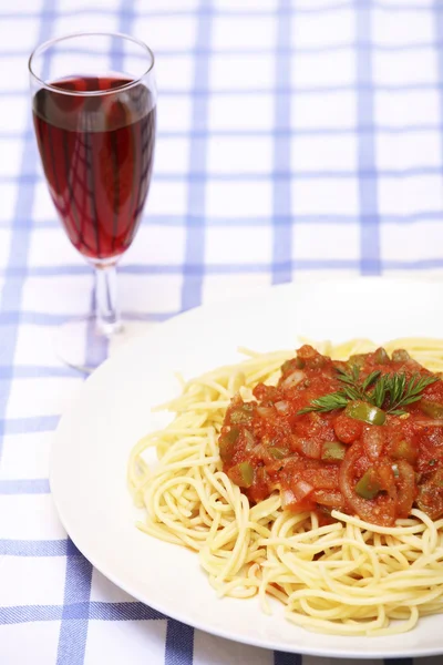 Spaghetti with wine — Stock Photo, Image