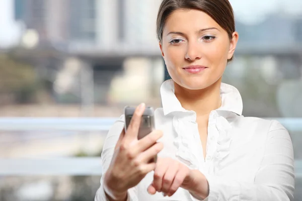 Woman with a cellphone — Stock Photo, Image