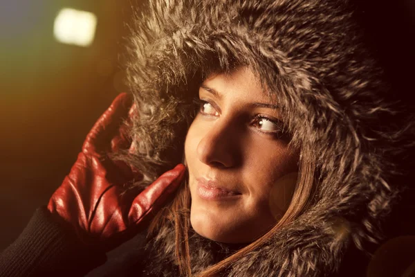 Portrét ženy, s kapucí — Stock fotografie