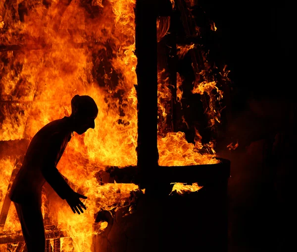 Schaufensterpuppe in Flammen — Stockfoto