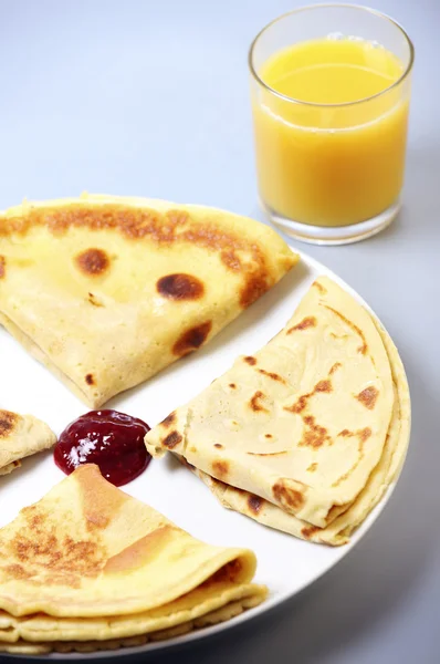 Pancakes with raspberry jam — Stock Photo, Image