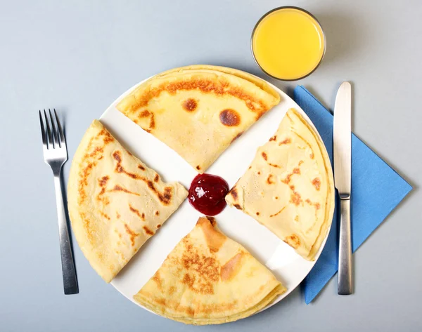 Ahududu reçeli ile Pancakes — Stok fotoğraf