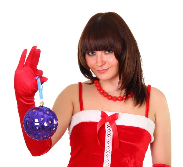 Bruna ragazza in abito da Babbo Natale con un cuore decorazione natalizia — Foto Stock