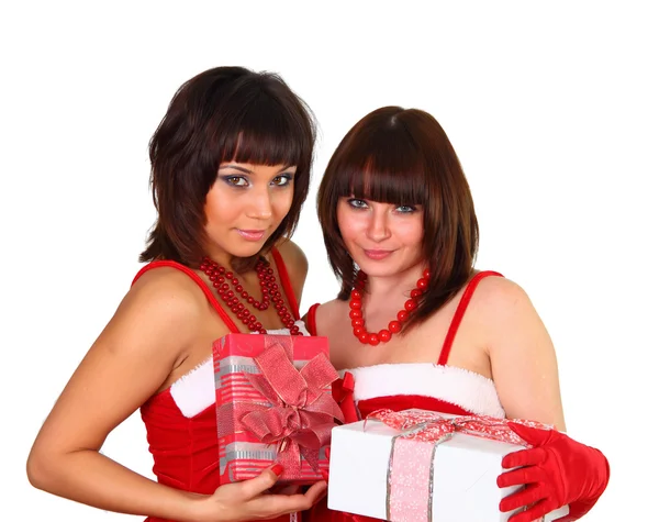 Dwie dziewczyny dość brunetka w santa sukienka prezentuje gospodarstwa — Zdjęcie stockowe