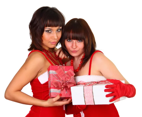 Duas meninas bonitas morena em Santa vestido segurando presentes — Fotografia de Stock