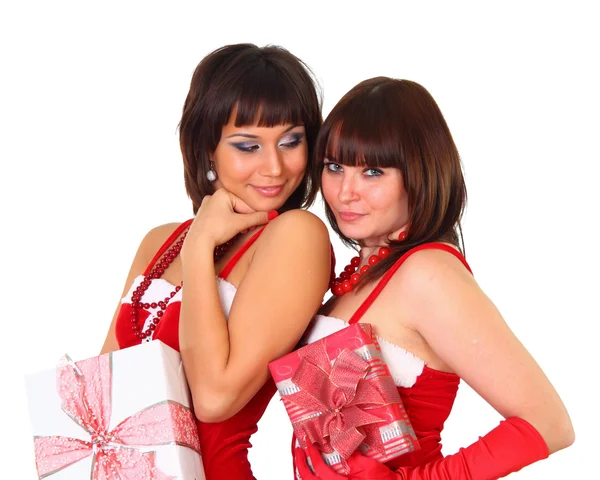 Dvě hezká brunetka dívky v santa šaty hospodářství dárky — Stock fotografie