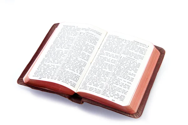 Bíblia de bolso em um branco — Fotografia de Stock