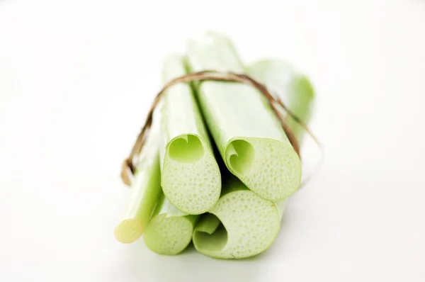 Chive Flores son las puntas de floración de cebollino y se utilizan en salteados . —  Fotos de Stock