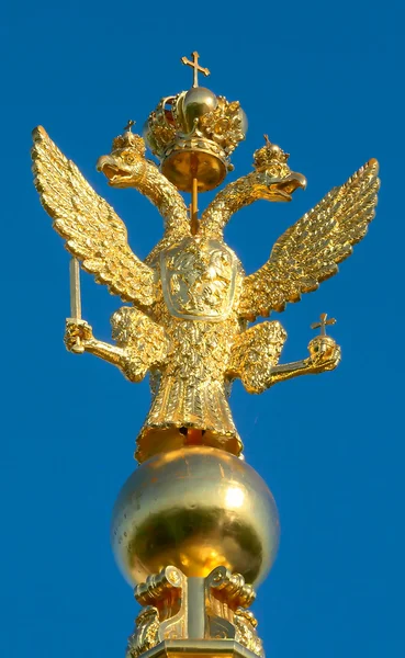 Águia dourada de duas cabeças — Fotografia de Stock