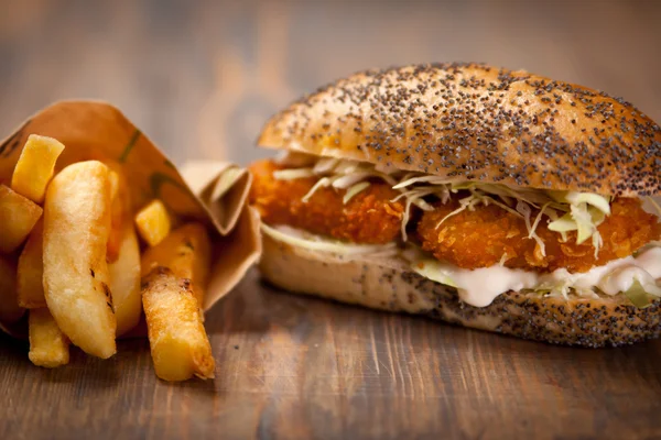 Tavuk nuggets sandviç — Stok fotoğraf