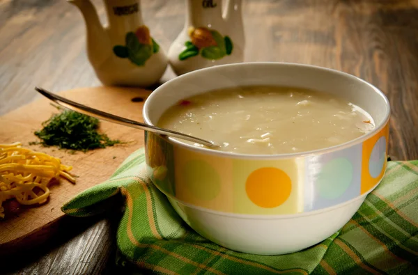 Cremosa zuppa di tagliatelle di pollo Foto Stock Royalty Free