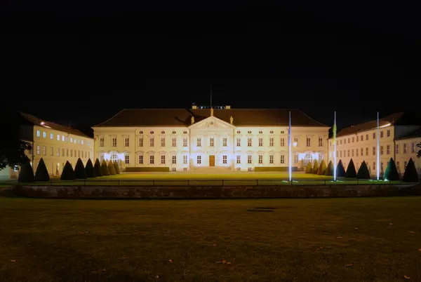 Schloss Bellevue in Berlin at night — Stock Photo, Image