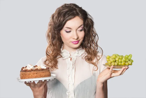 Young woman case food — Stock Photo, Image