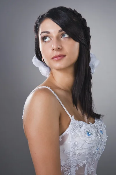 Closeup portret van brunette bruid — Stockfoto