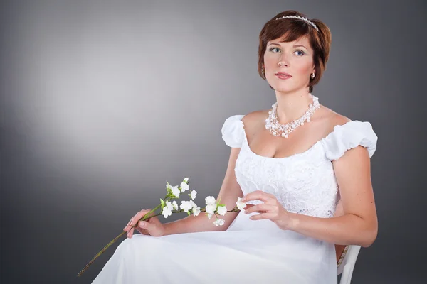 Romantische Schwangere Braut Mit Einem Brunch Mit Blühendem Apfel — Stockfoto