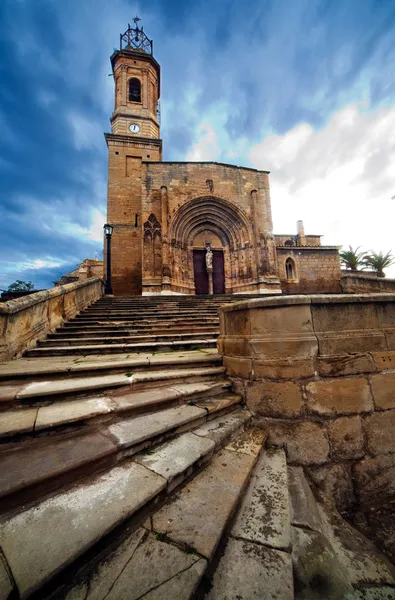 古い教会に石造りの階段 — ストック写真