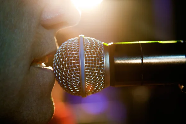 Singer and microphone — Stock Photo, Image