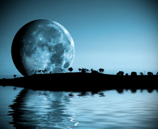 Krajobraz księżyc w pełni — Zdjęcie stockowe