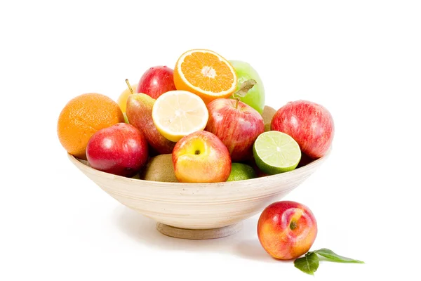 신선 한 과일로 만든 대나무 접시 — 스톡 사진