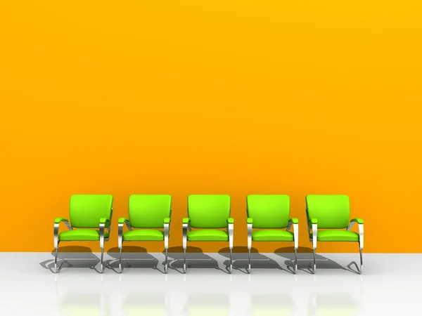 オレンジ色の壁に対して椅子 — ストック写真