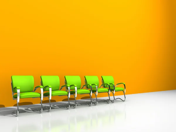 Cadeiras contra a parede laranja — Fotografia de Stock