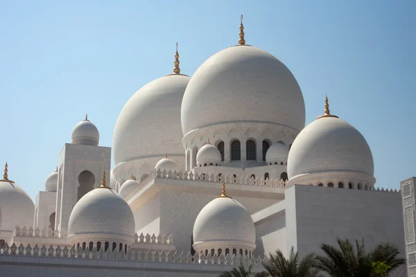 Koepel van de grote moskee in abu dhabi — Stockfoto
