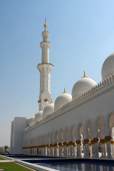 谢赫 · 扎耶德清真寺侧视图 — 图库照片