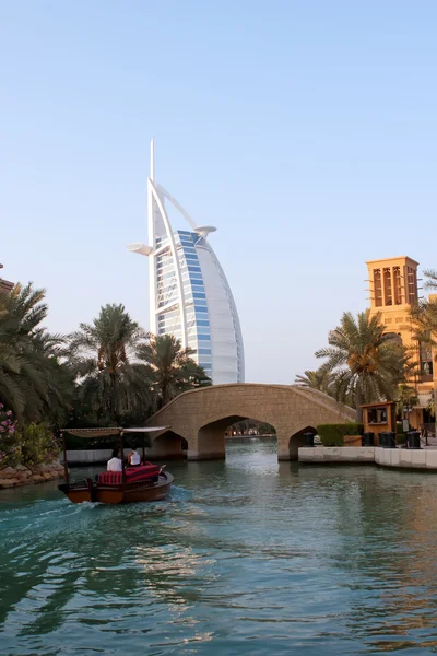 Дубайский курорт и бурдж-аль-араб — стоковое фото