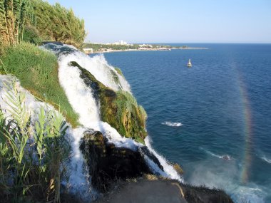 şelale ve gökkuşağı Antalya. Akdeniz.