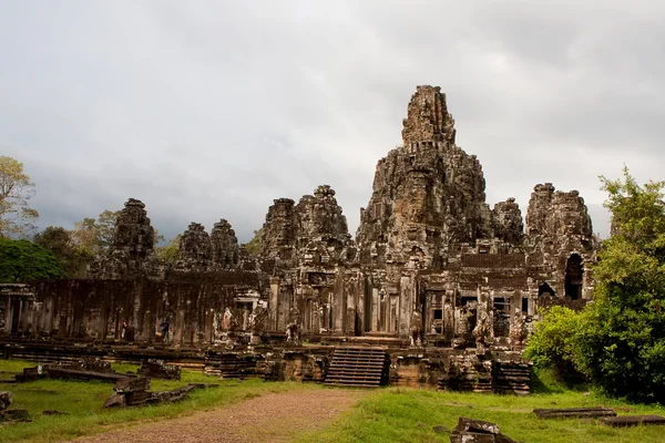 Gigantic Face Statues Richly Decorated 12Th Century Khmer Ruin Bayon — Stock Photo, Image