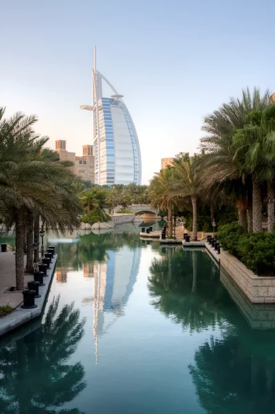 Дубайский курорт и бурдж-аль-араб — стоковое фото