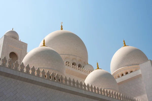 在中东地区的伊斯兰教清真寺的大理石圆顶 — 图库照片