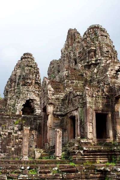 Een fragment van angkor thom tempel — Stockfoto