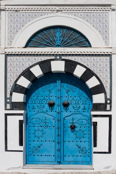 シディブ サイドで装飾的なドア言ったチュニジア — ストック写真