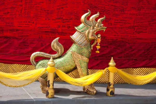 Золотий дракон — стокове фото