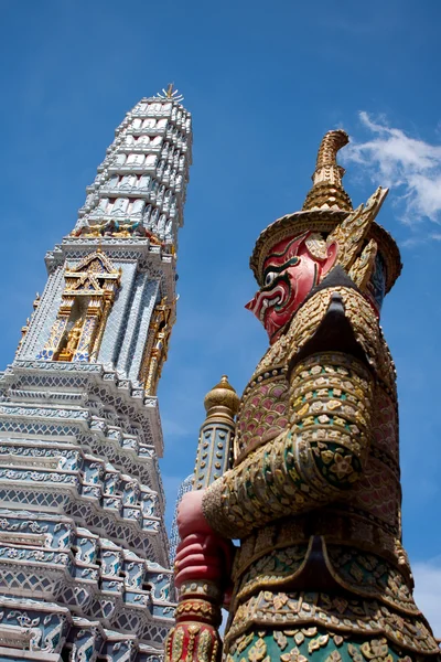 Thaimaan suojelija patsas — kuvapankkivalokuva