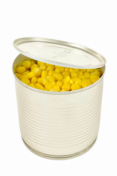 Open blikje maïs met deksel op witte achtergrond. — Stockfoto