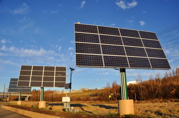 Güneş enerjisi yenilenebilir enerji paneli — Stok fotoğraf