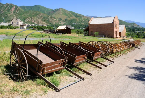 Displej mormonské osadník ruční vozíky na heritage park v Utahu — Stock fotografie