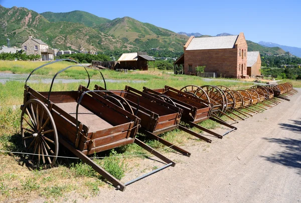 Visning av mormon nybyggare hand vagnar på heritage park i utah Stockbild