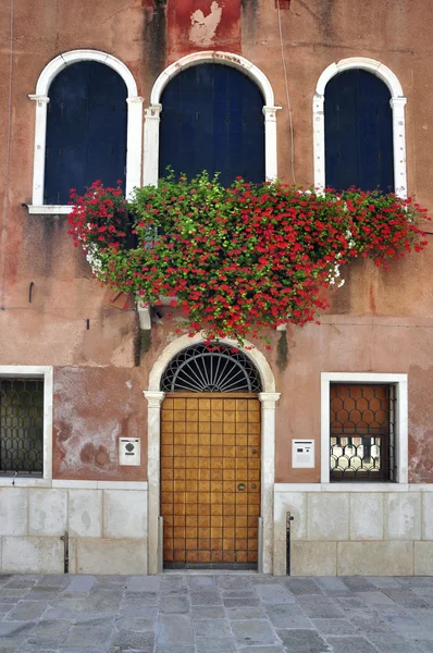 Bello portal Veneciano