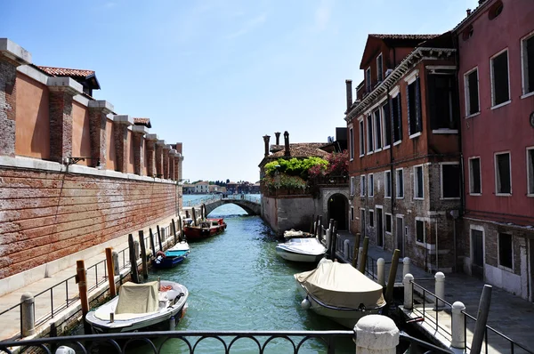 Bello canal veneciano — Stock Photo, Image