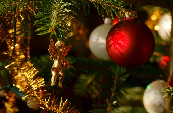 Árvore de Natal coberta — Fotografia de Stock